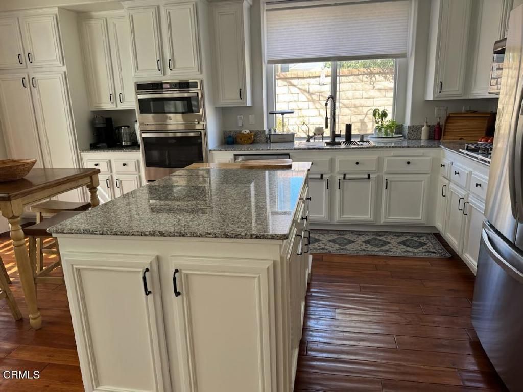 Image 3 of property listing at 29047 Ironwood Lane, Saugus, CA 91390