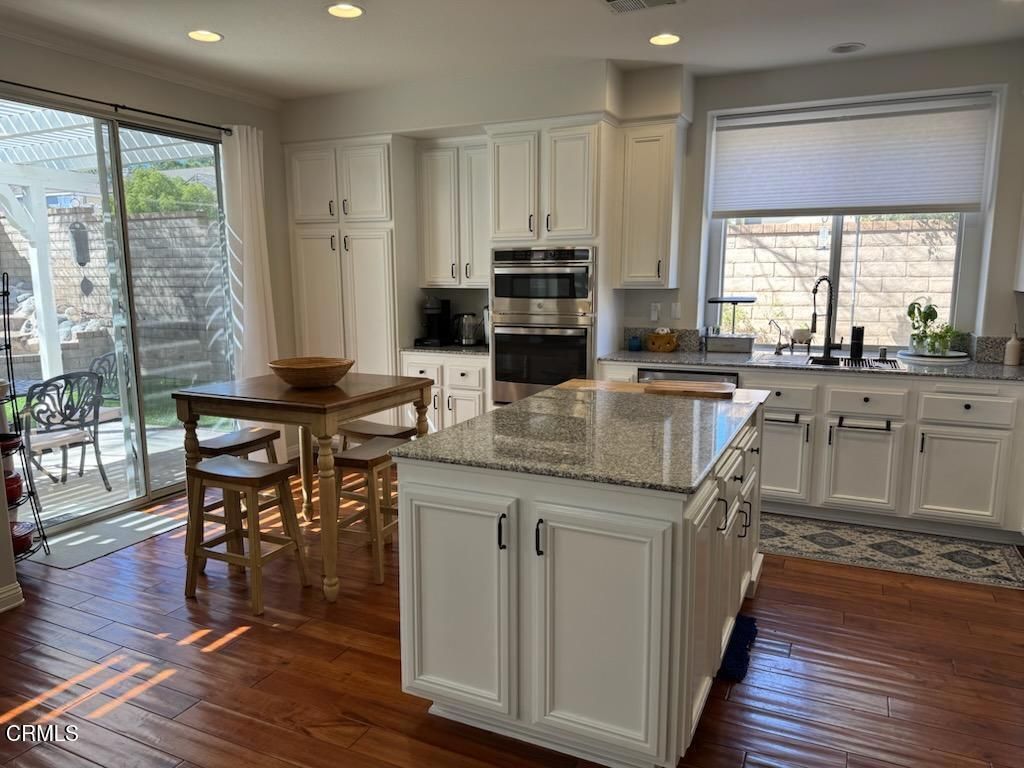 Image 5 of property listing at 29047 Ironwood Lane, Saugus, CA 91390