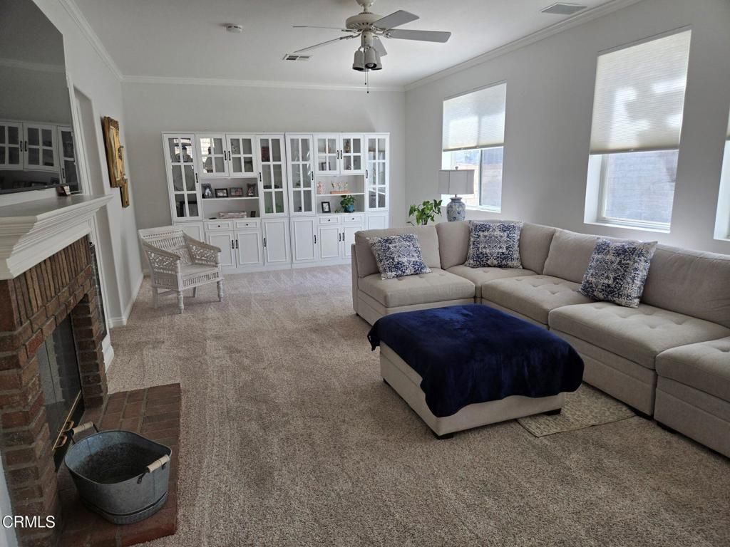 Image 8 of property listing at 29047 Ironwood Lane, Saugus, CA 91390