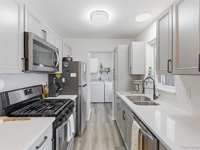 9368 Debby Jo Drive, Clawson, MI 48346