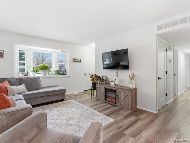 9368 Debby Jo Drive, Clawson, MI 48346