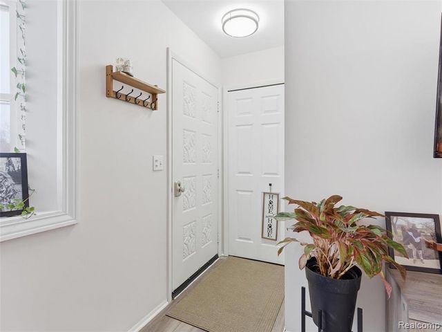 9368 Debby Jo Drive, Clawson, MI 48346