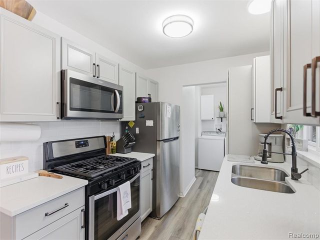 9368 Debby Jo Drive, Clawson, MI 48346