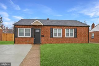 215 SYKES RD, New Castle, DE 19720