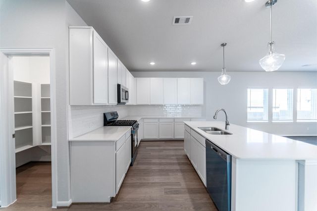 430 Hazy Meadows Drive, Beasley, TX 77417