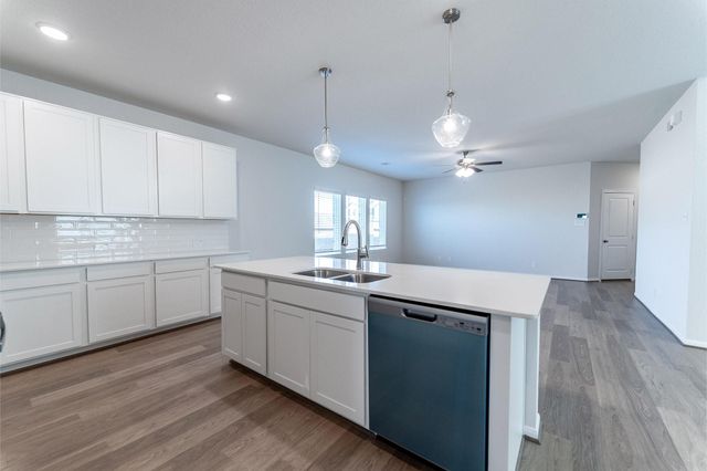 430 Hazy Meadows Drive, Beasley, TX 77417