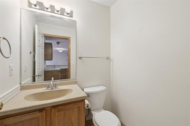 811 Burr Oaks Drive 1110, West Des Moines, IA 50266