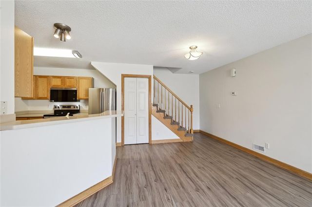 811 Burr Oaks Drive 1110, West Des Moines, IA 50266