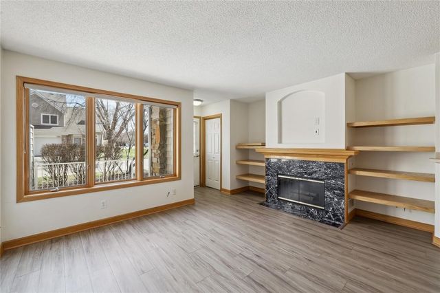 811 Burr Oaks Drive 1110, West Des Moines, IA 50266