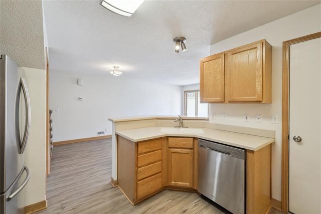 811 Burr Oaks Drive 1110, West Des Moines, IA 50266