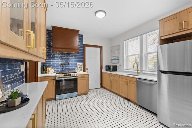 1066 E Grand Boulevard, Detroit, MI 48207