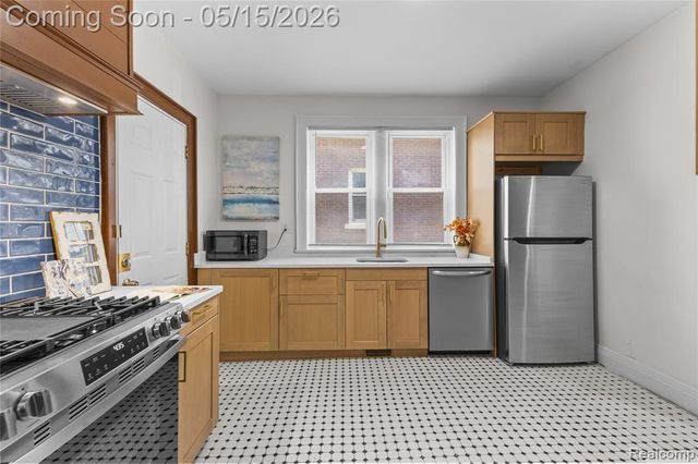 1066 E Grand Boulevard, Detroit, MI 48207