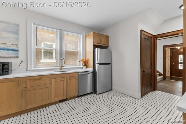 1066 E Grand Boulevard, Detroit, MI 48207