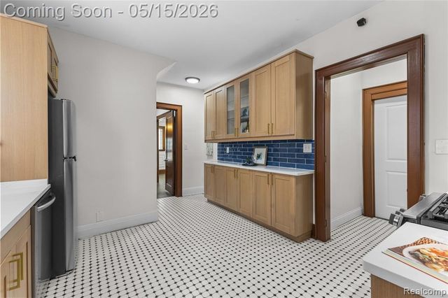 1066 E Grand Boulevard, Detroit, MI 48207