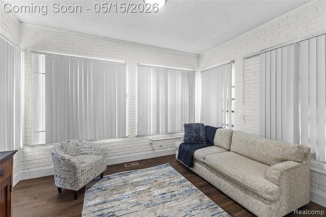 1066 E Grand Boulevard, Detroit, MI 48207