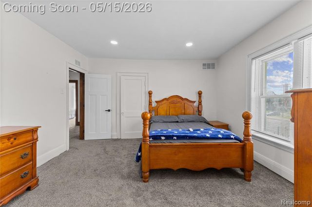 1066 E Grand Boulevard, Detroit, MI 48207