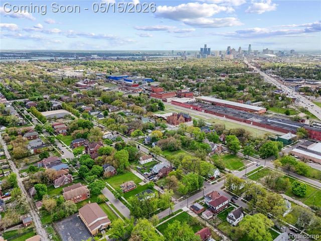 1066 E Grand Boulevard, Detroit, MI 48207