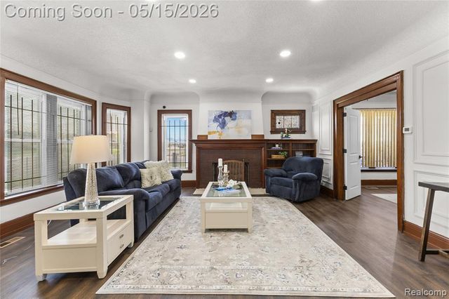 1066 E Grand Boulevard, Detroit, MI 48207