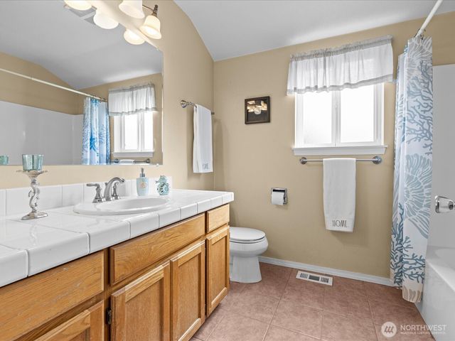 18319 Driftwood Drive E, Lake Tapps, WA 98391