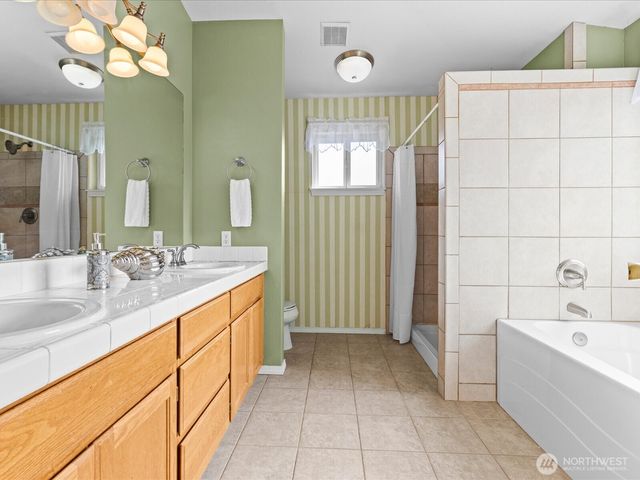 18319 Driftwood Drive E, Lake Tapps, WA 98391