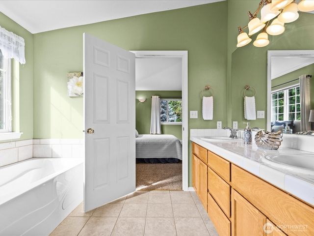 18319 Driftwood Drive E, Lake Tapps, WA 98391