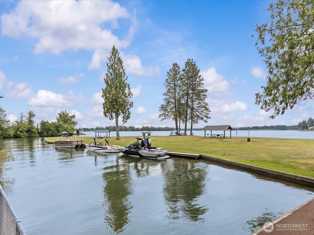 18319 Driftwood Drive E, Lake Tapps, WA 98391