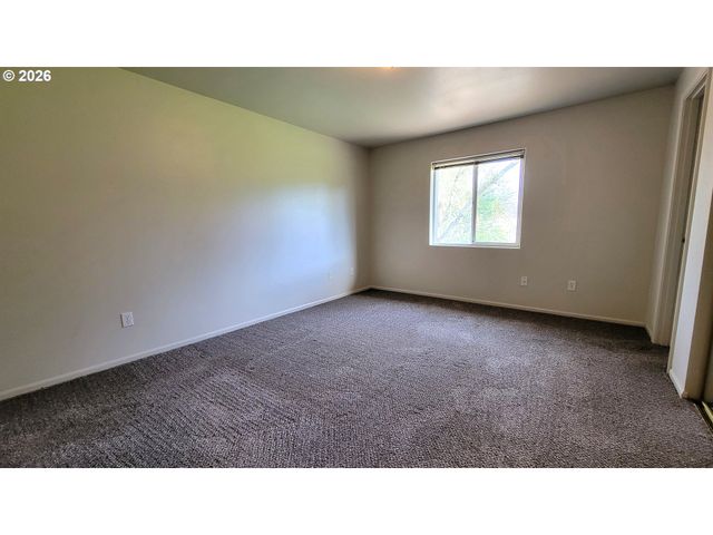 919 S 37TH Pl, Springfield, OR 97478