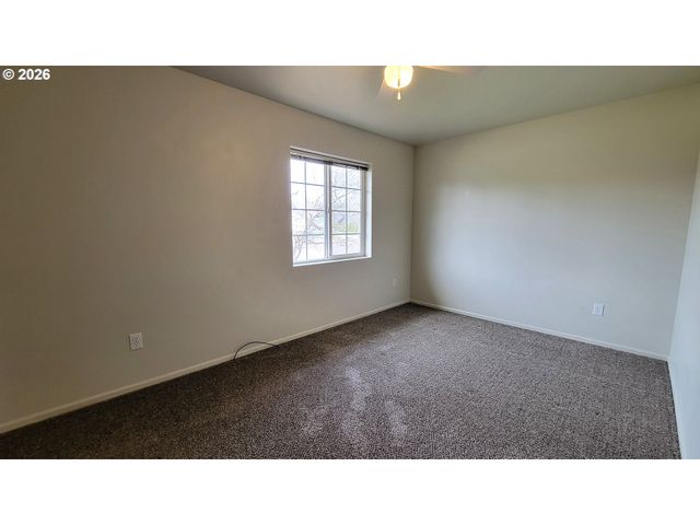 919 S 37TH Pl, Springfield, OR 97478