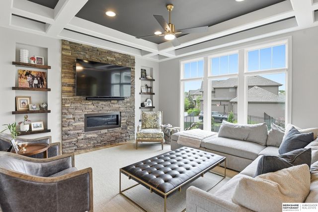 19032 Hamilton Street, Elkhorn, NE 68022