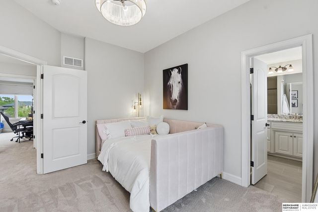 19032 Hamilton Street, Elkhorn, NE 68022