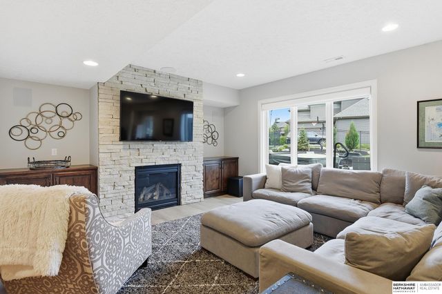 19032 Hamilton Street, Elkhorn, NE 68022
