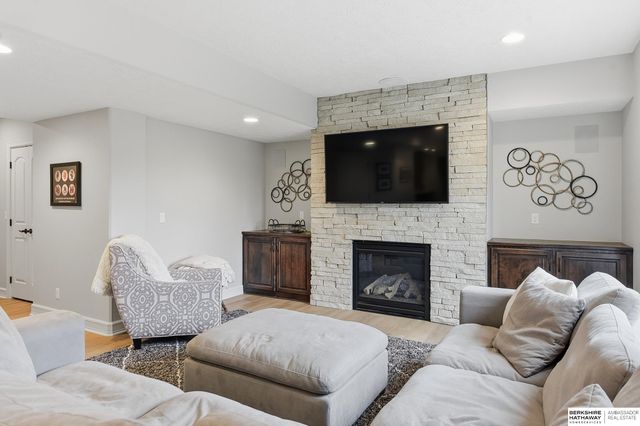 19032 Hamilton Street, Elkhorn, NE 68022