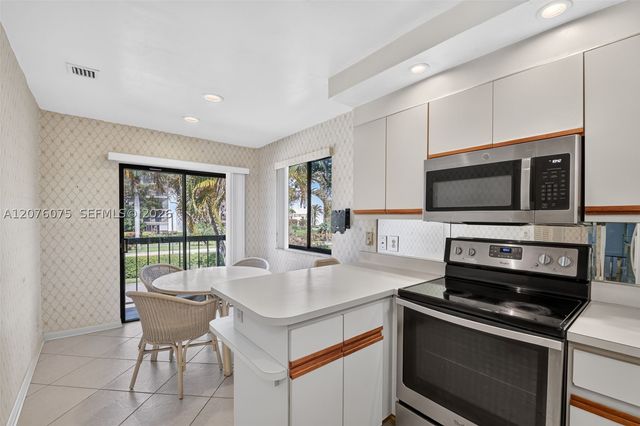 5310 S Fountains Dr S 217, Lake Worth, FL 33467