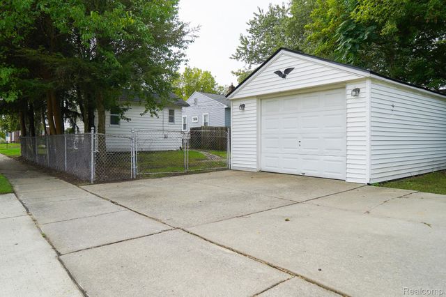 34804 Ash Street, Wayne, MI 48184