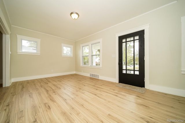 34804 Ash Street, Wayne, MI 48184