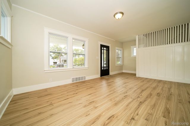 34804 Ash Street, Wayne, MI 48184