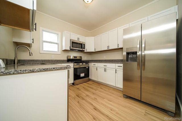 34804 Ash Street, Wayne, MI 48184