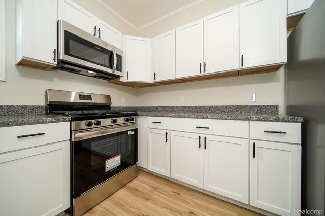 34804 Ash Street, Wayne, MI 48184
