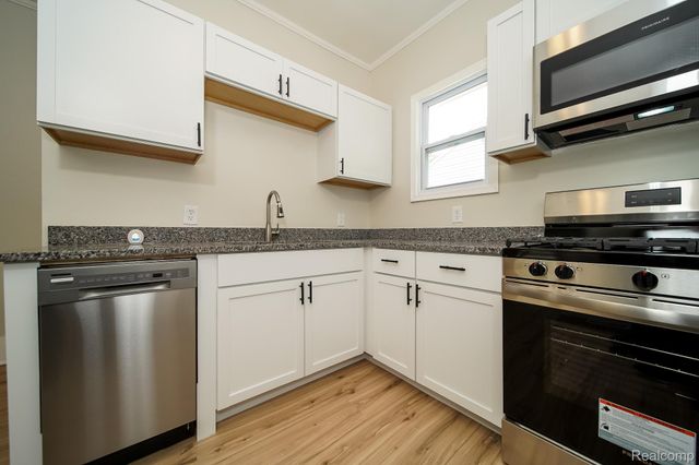 34804 Ash Street, Wayne, MI 48184