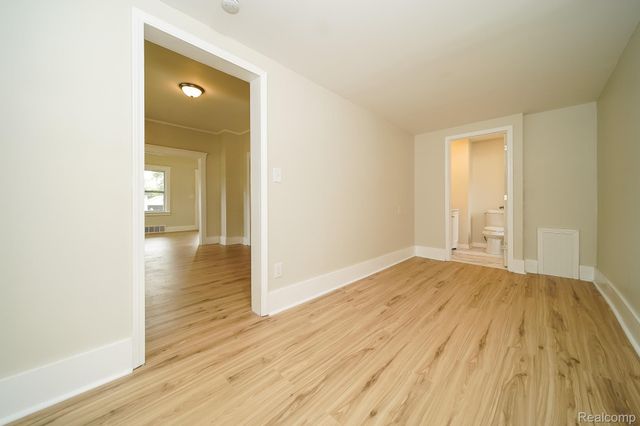 34804 Ash Street, Wayne, MI 48184