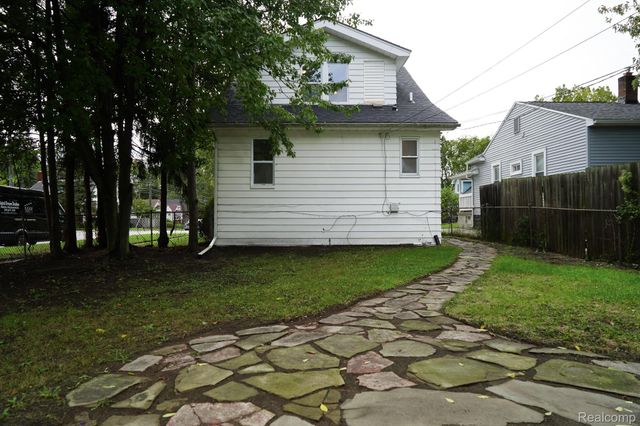 34804 Ash Street, Wayne, MI 48184
