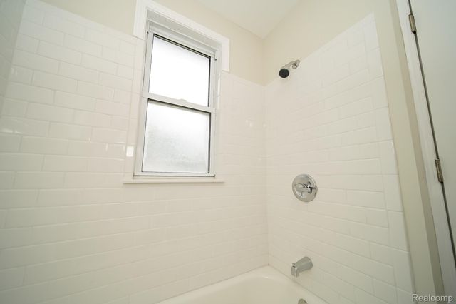 34804 Ash Street, Wayne, MI 48184
