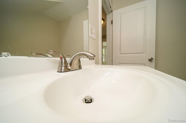 34804 Ash Street, Wayne, MI 48184