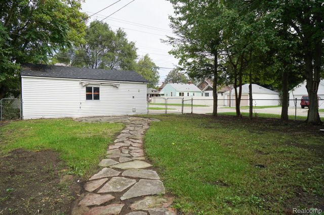 34804 Ash Street, Wayne, MI 48184