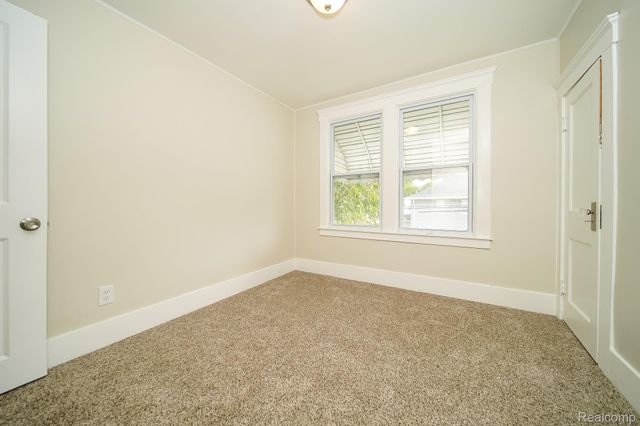 34804 Ash Street, Wayne, MI 48184