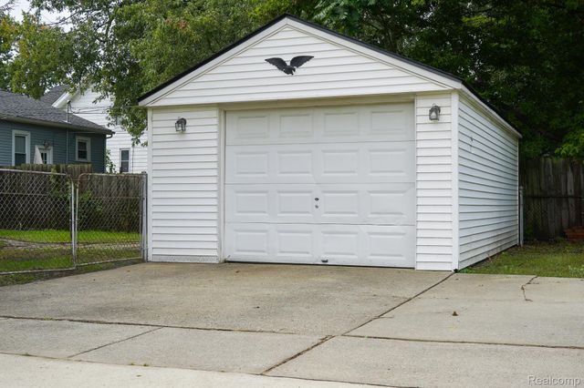34804 Ash Street, Wayne, MI 48184