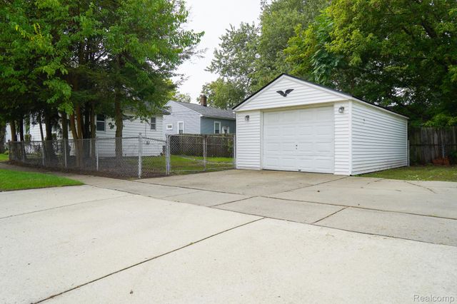 34804 Ash Street, Wayne, MI 48184