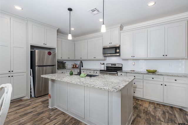 107 Rose Row Ln, Winona, TX 75792