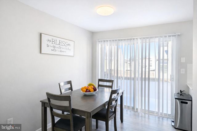 11 DRYDEN DR, Burlington, NJ 08016