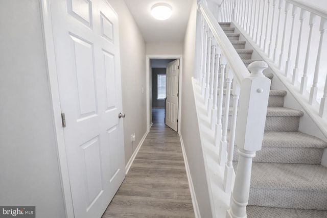 11 DRYDEN DR, Burlington, NJ 08016